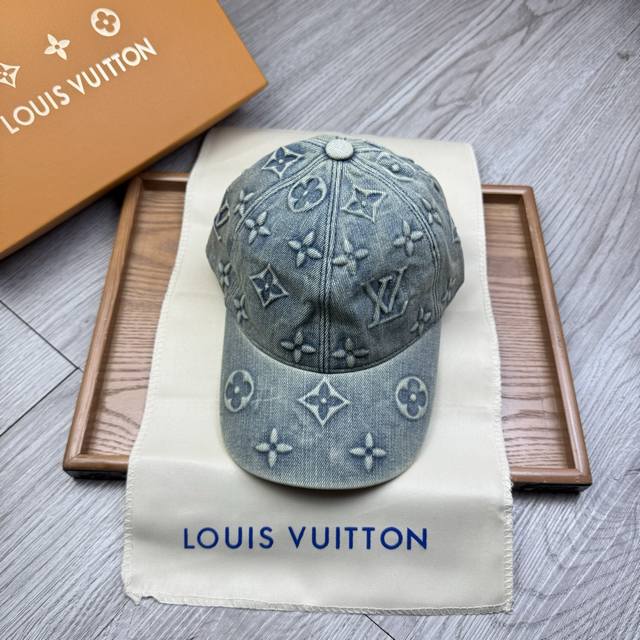 L's 1:1 molded custom baseball cap with original lining and original label! With