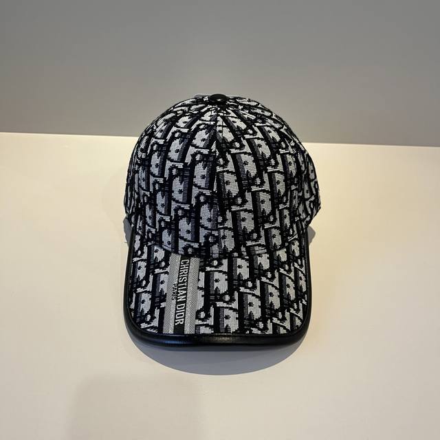 Dior's new simple baseball cap, new model shipped, big brand style is super easy