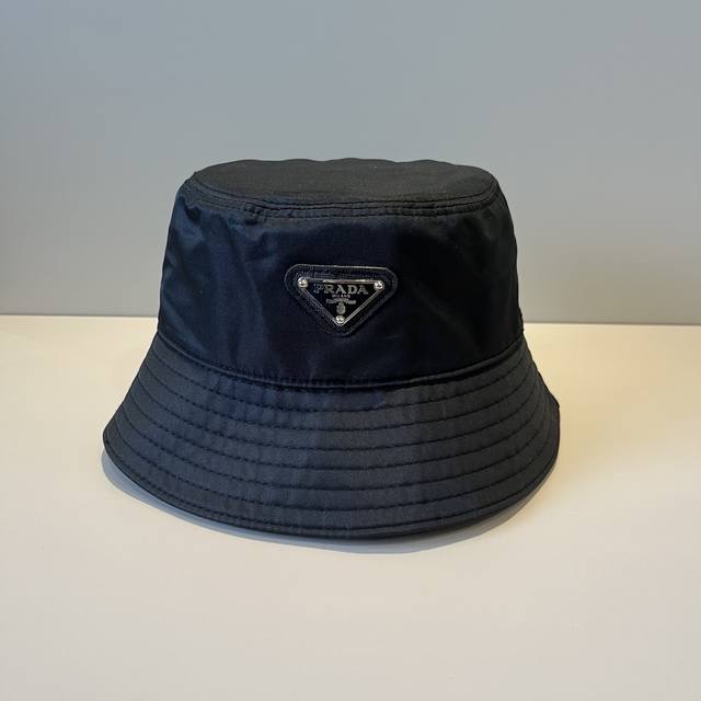 Prada new classic bucket hat purchasing version! Fashionable and high-end workma