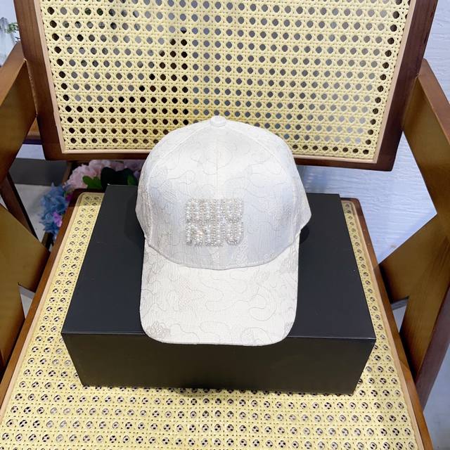 running volume Mumu new baseball cap heavy butterfly embroidery Blingbling small
