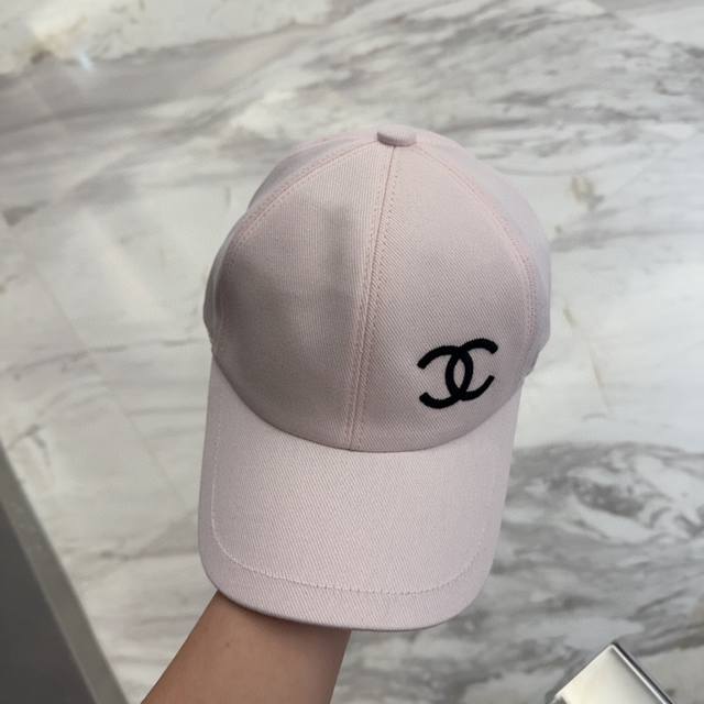 Chanel vintage fisherman hat, versatile style, the hat shape and texture are ver