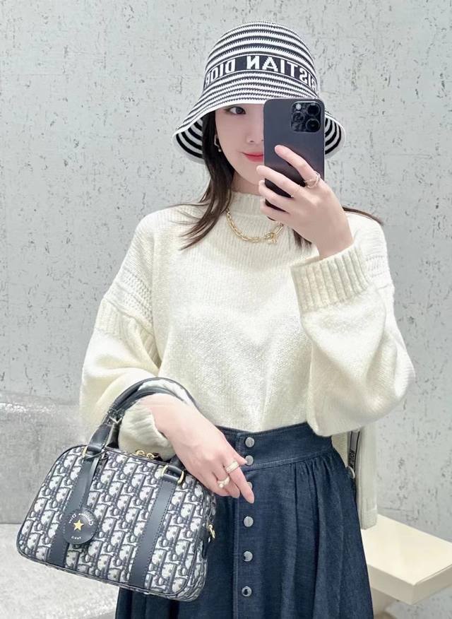 Dior Spring Bucket Hat A very gentle bucket hat I love it so much~ The hat is th
