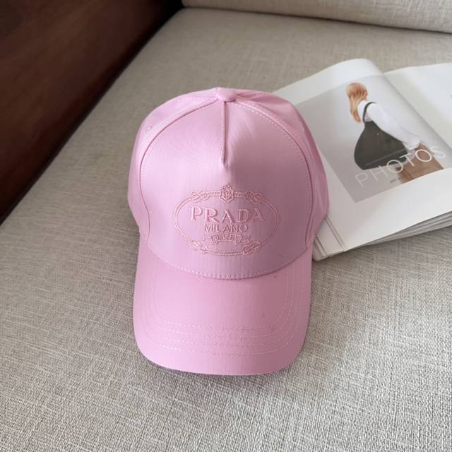 Prada 2025 early autumn new brand baseball cap, classic style unisex