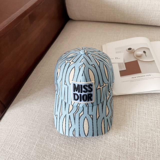 Dior new original baseball cap, exquisite and pure style, very cool and fashiona
