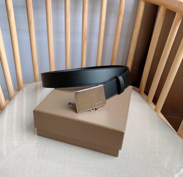 New Burberry Burberry counter synchronization new collocation contrast stitching