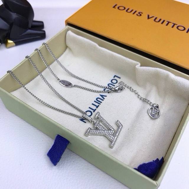 Original picture and original packaging Louis Vuitton official website Lv neckla