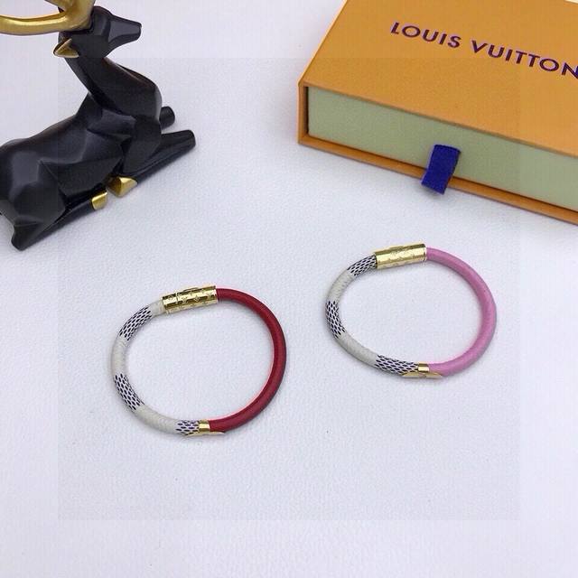 with original packaging Louis Vuitton official website M6433F Daily Confidential