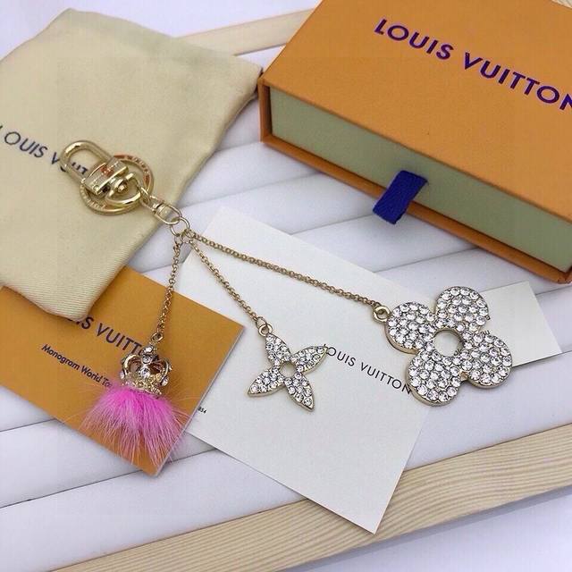 with pictures original packaging Louis Vuitton pom pom four-leaf clover bag pend