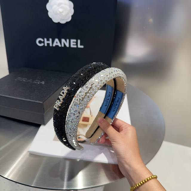 with packaging box Prada Prada's latest diamond headband, Elegant young lady is