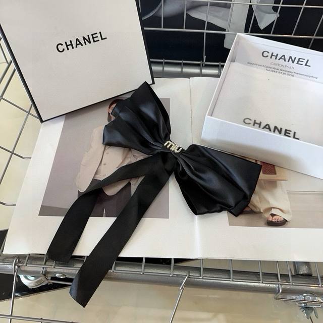 with packaging box Miumiu new letter spring top clip, simple and elegant, practi