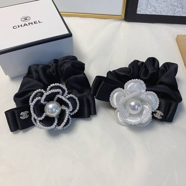 Chanel Xiaoxiang Chanel rubber band Pearl Camellia rubber band hair ring large i