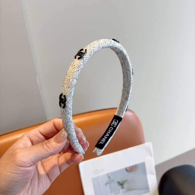 with packaging Chanel Chanel's new exquisite letter headband, retro popular head