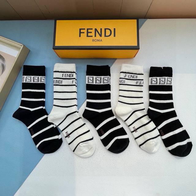 comes with packaging. One box contains five pairs of Fendi Fendi's new high sock