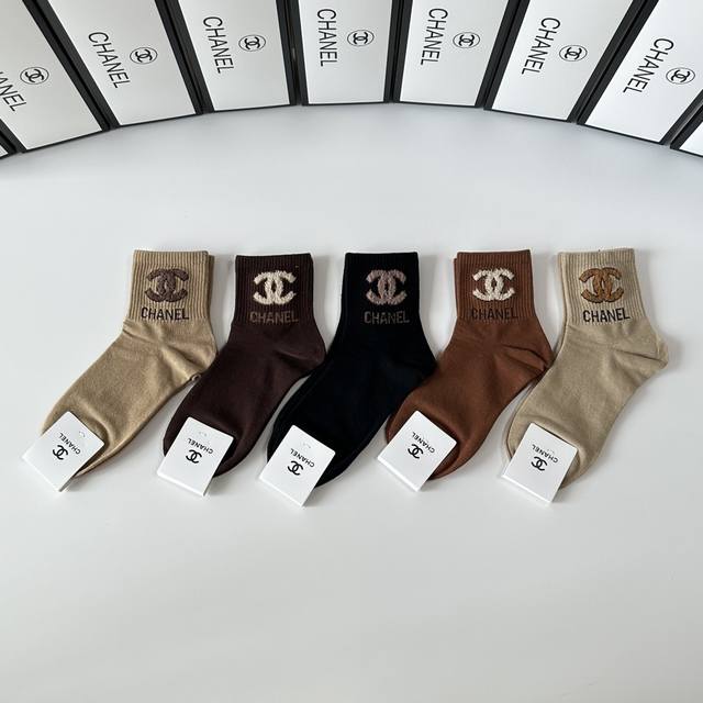 Special counter packaging Chanel's new short and medium-length stacked socks! Fi