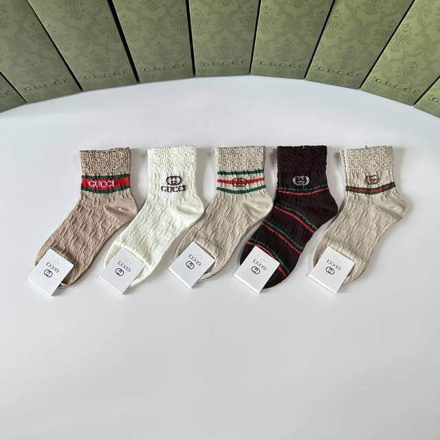 Special counter packaging Gucci new mid-length stacked socks! Five pairs in a bo