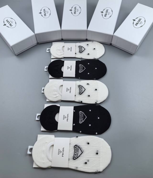 Special counter packaging Prada Prada new boat socks invisible socks stacked soc