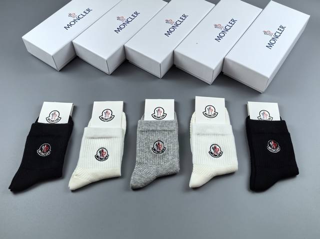 Special counter packaging Moncler latest mid-tube embroidered socks! Five pairs