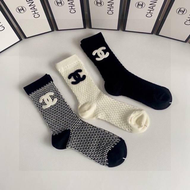 Special packaging Chanel Chanel new classic medium-length jewelry socks, stacked