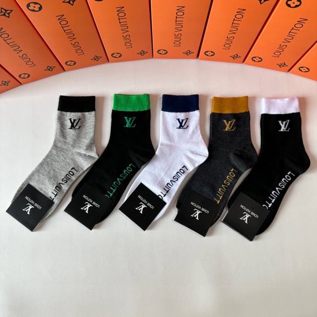 Special packaging Lv Louis Vuitton new mid-length stacked socks! Five pairs in a