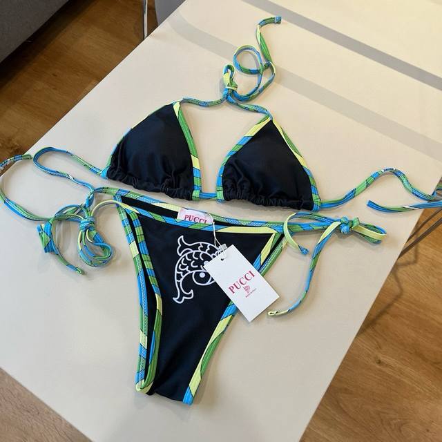 Puccl New two-piece bikini from the counter. Suitable for a variety of scenarios