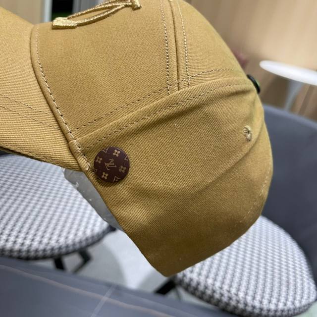 Louis Vuitton 2025 new early autumn baseball cap Lv baseball cap, simple and ele