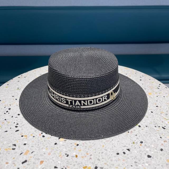 Dior's new popular woven straw hat with details, simple and generous, a versatil