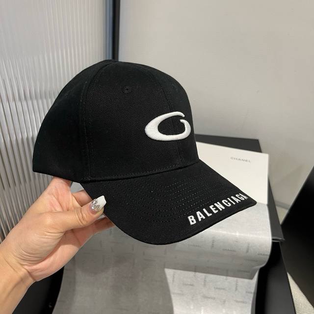Balengiaga baseball cap