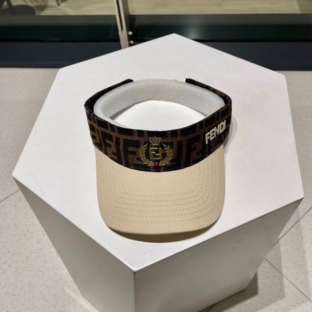 Fendi Fendi fashion hollow top hat new fashion trend like to see collect the qua