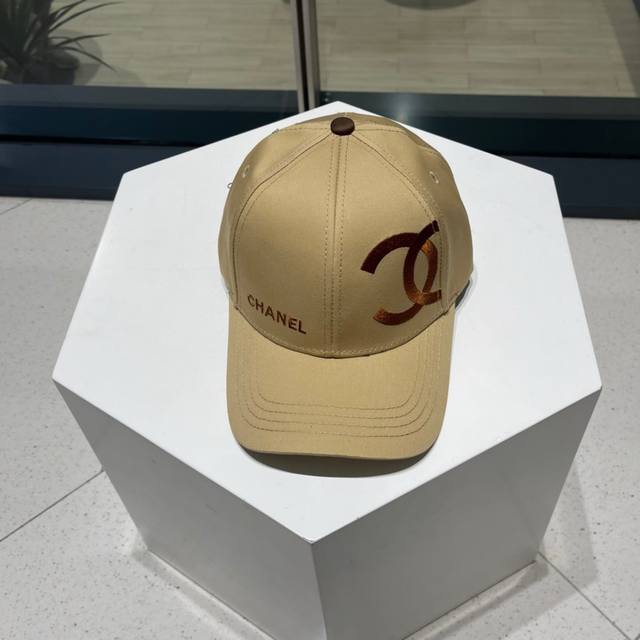Chanel new simple baseball cap, new model shipped, big brand style is super easy