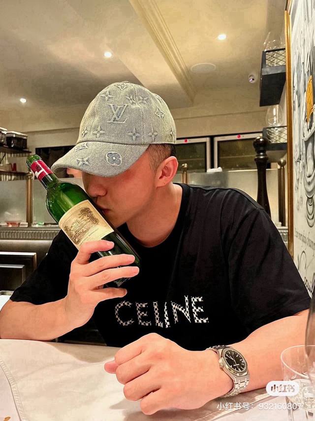 Lv Louis Vuitton classic denim embossed baseball cap, high-end customization, no