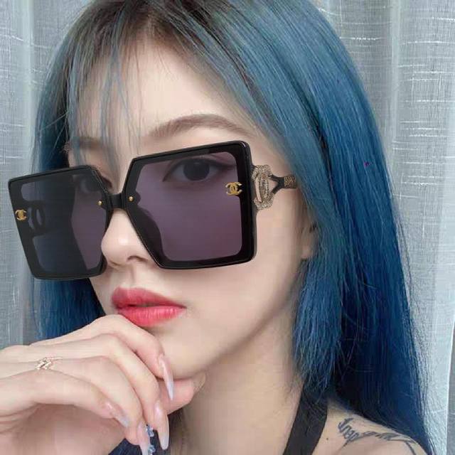 Chanel Chanel 2025 new fashion generous sunglasses simple ladies street shooting