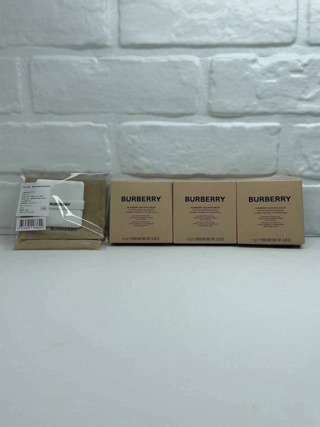 In stock 22P Mini box bag with handle A very cute little bag, a bag that will ca