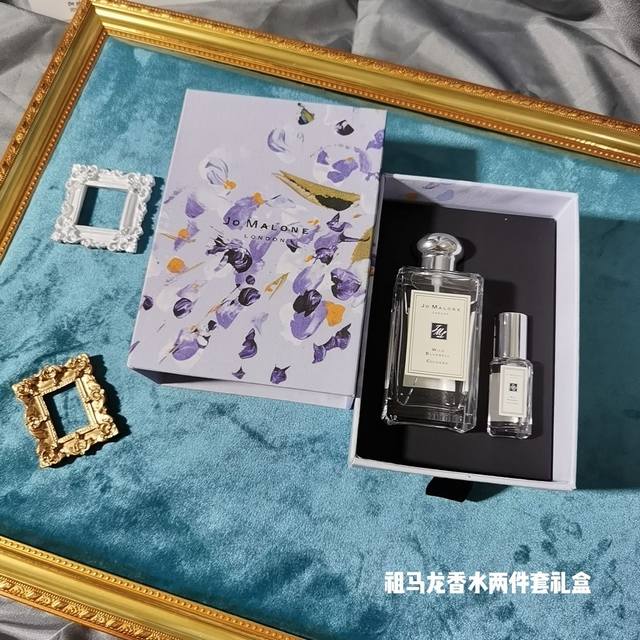 Factory Price P M12598 Old Flower! Victor Wallet, This elegant Victor Wallet is