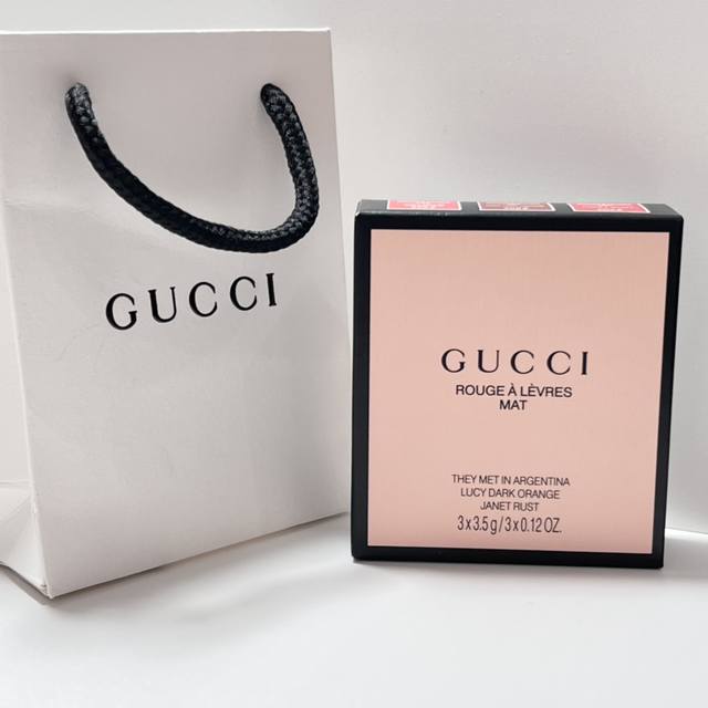 Diamond Bucket Bag The versatile Re-Nylon shoulder bag features a padded and top
