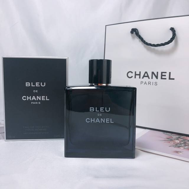 Actual shot# Style number: 583571 Grey Size: 21*15.5*8Cm Gg Marmont Mini messeng