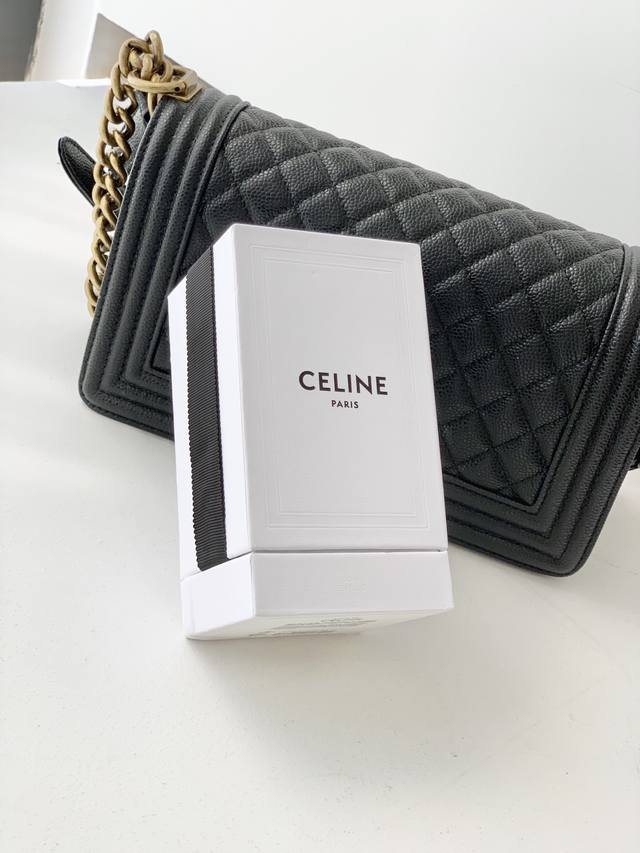 Actual Shot # Style No.: 625770 Dimensions: 34X41X12Cm Known for its soft and sl
