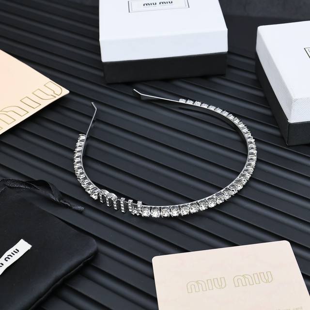 Mm6 new casual sweatpants are made of high-quality fabrics, which are eye-catchi