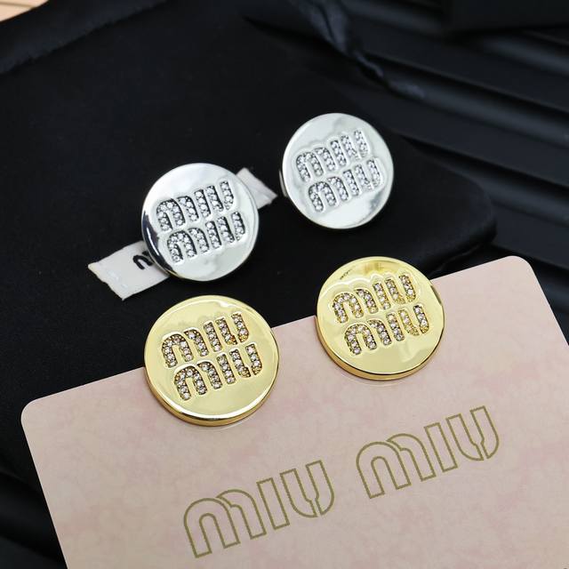 2025 Spring and Summer new style, classic unchanged...Ver**Fan*zhe short sleeves