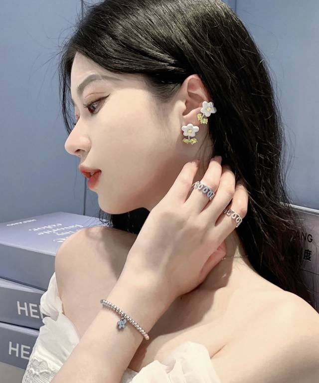 Alo2025 spring and summer new series of items are online, a very fashionable and