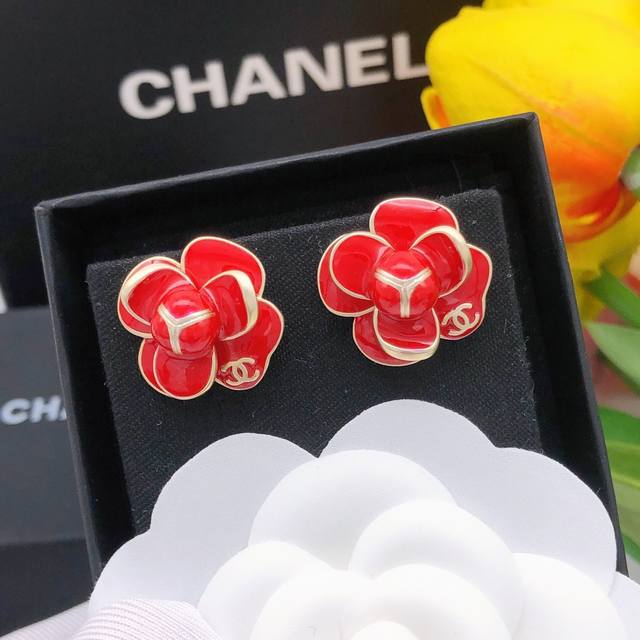 Louis Vuit*On 2025 Spring and Summer Louis Family Light Luxury Lapel Knitted Sho