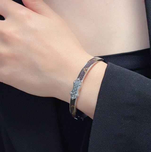 Dior, 2025 summer new product, available at the counter, simple and fashionable