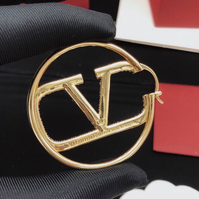 Fendi's new summer product, brand new washed embroidery technology, high-end fab