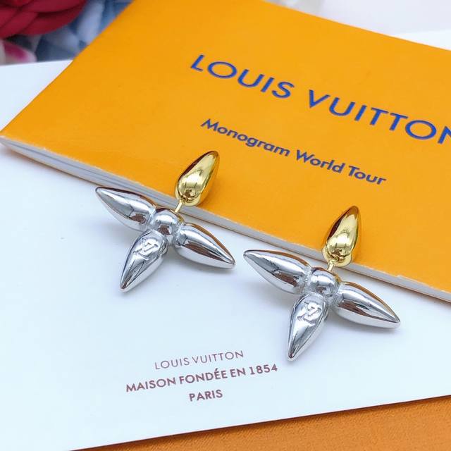 Lv2025 new spring and summer short-sleeved T-shirts for men and women, the lates