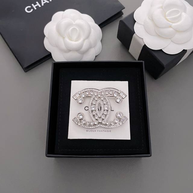 Dior 2025 Spring and Summer New Releases, the Latest Short-sleeved Round Neck T-