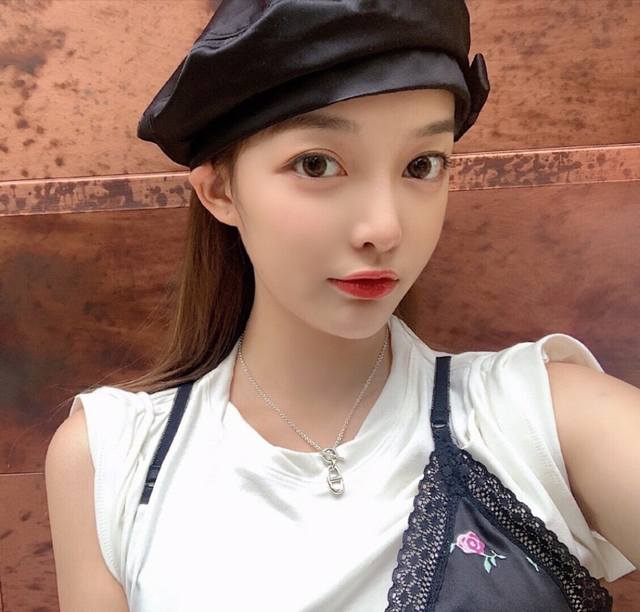 Fendi 2025 Spring and Summer New Series Double F letter knitted vest is low-key