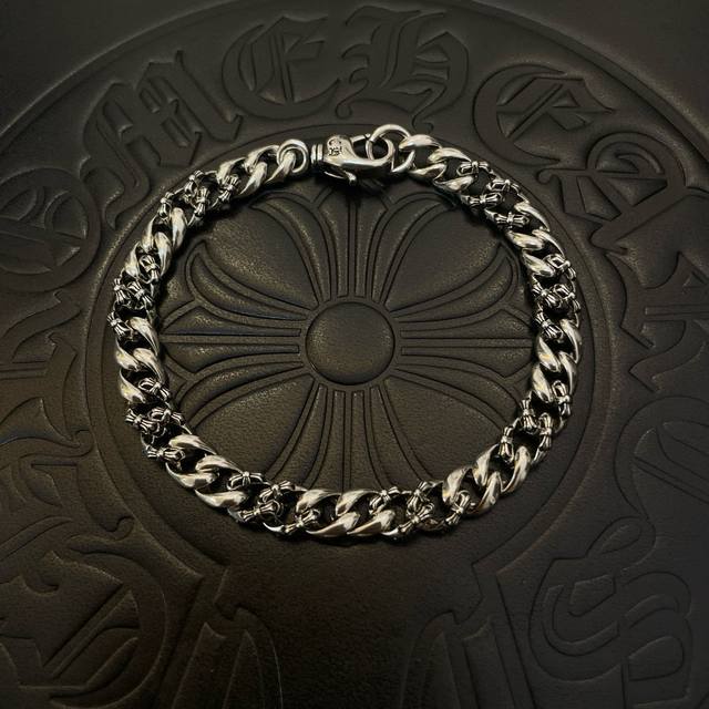 Width 4.0Cm Versace This soft leather belt is decorated with a 3D Medusa belt bu