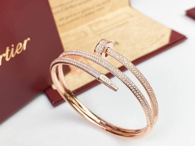Dior new belt, made of fine top layer leather, soft to the touch, comfortable an