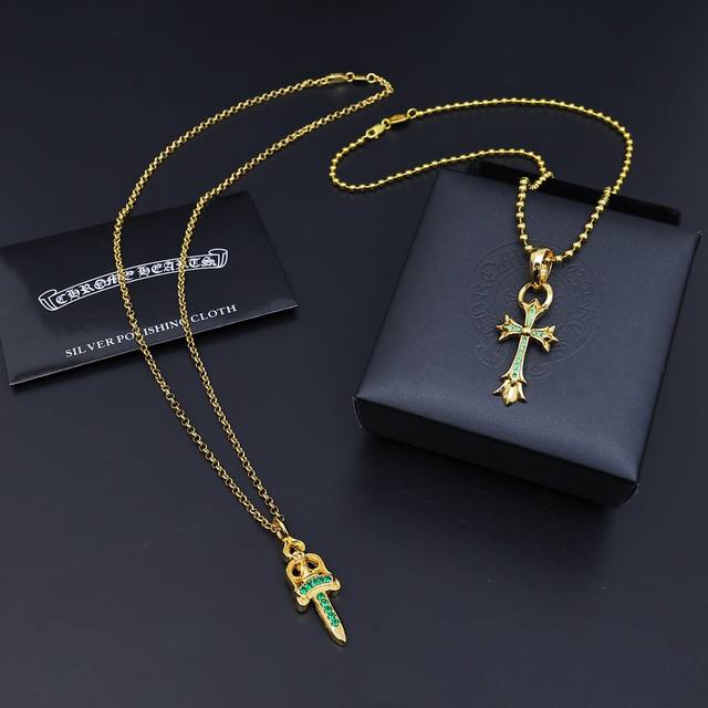 Gucci Supreme canvas, width 4.0cm, is a classic fabric of the brand. It shines i
