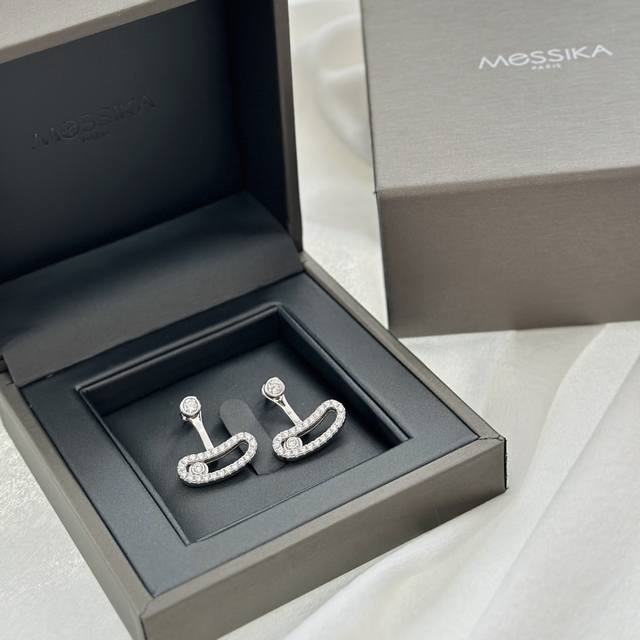Code E2700 Dior earrings are hot-selling models and are now on sale. Dior double
