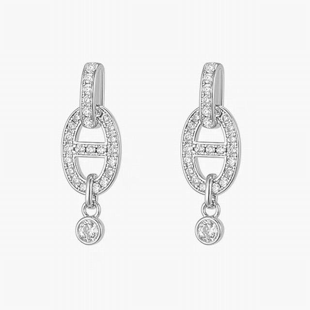 Chanel's new full diamond leaf brooch is the most understanding of women's acces